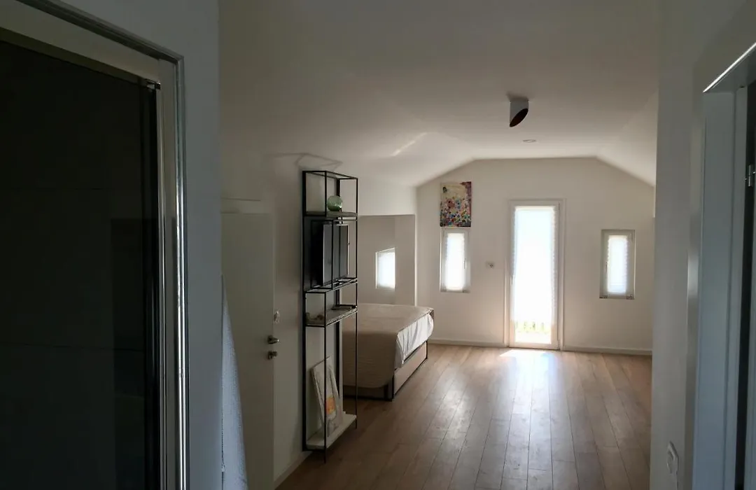 Amberyellowbnb-1