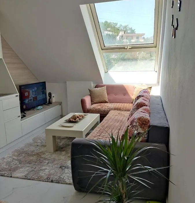 Cozy Apartment Near Bunkart-1