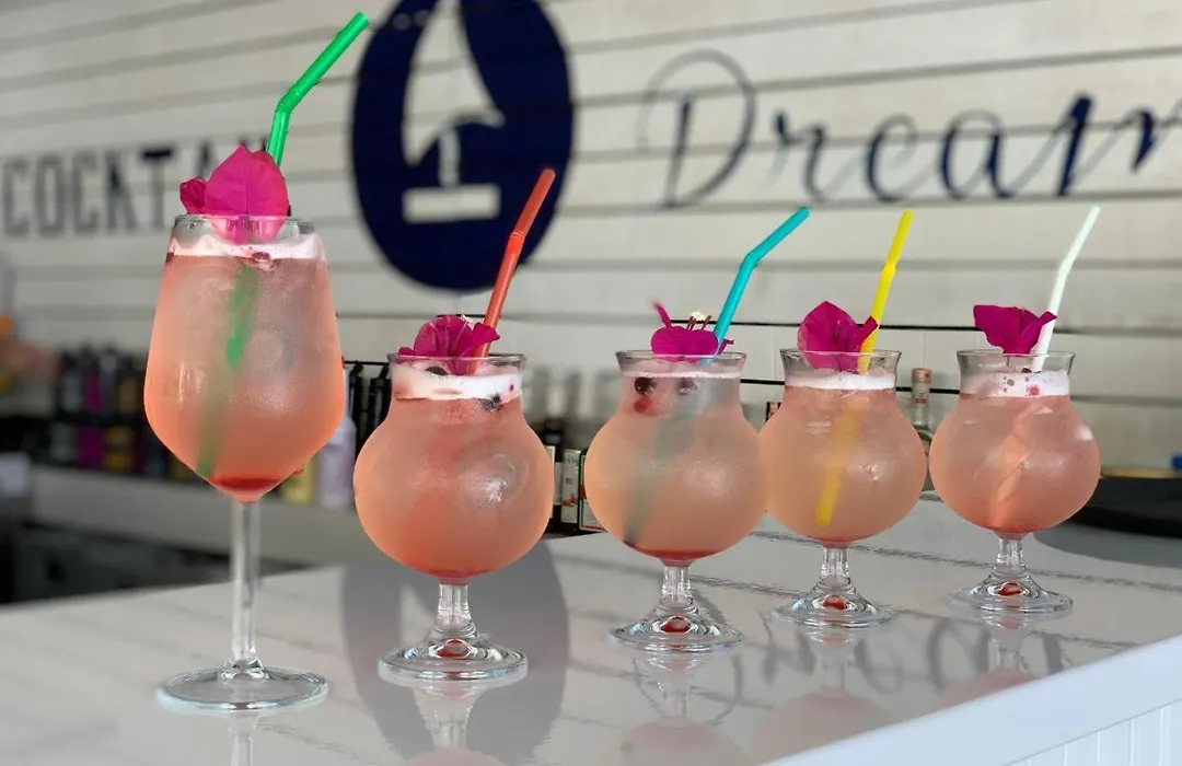 Cocktail & Dreams - Beach Hotel-1