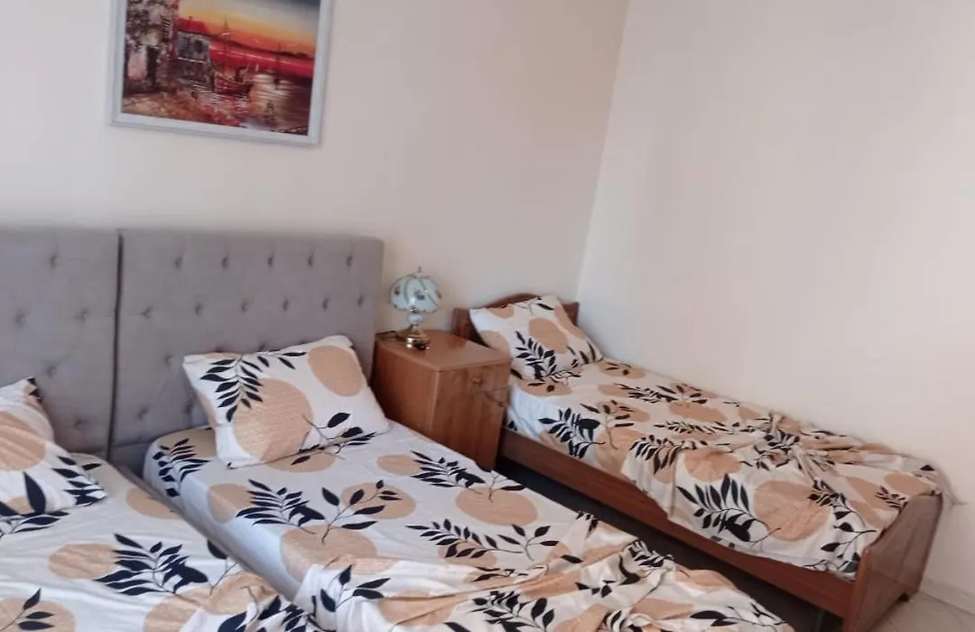 Andi'S Apartament-1