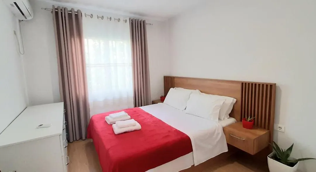 Comfy Apartment- Sunny Balcony-1