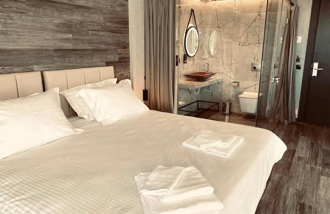 Deluxe Room 01-1