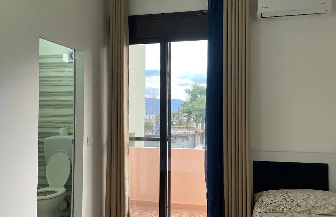 Vila Osmenaj Rent Room Or Apartment-1