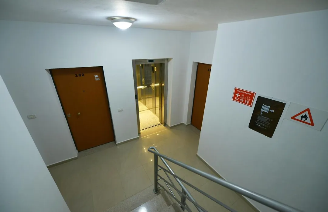 Apt Sarande-1