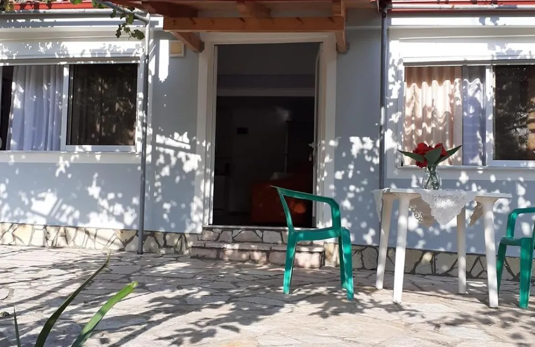 Coral Guesthouse Sarande-1