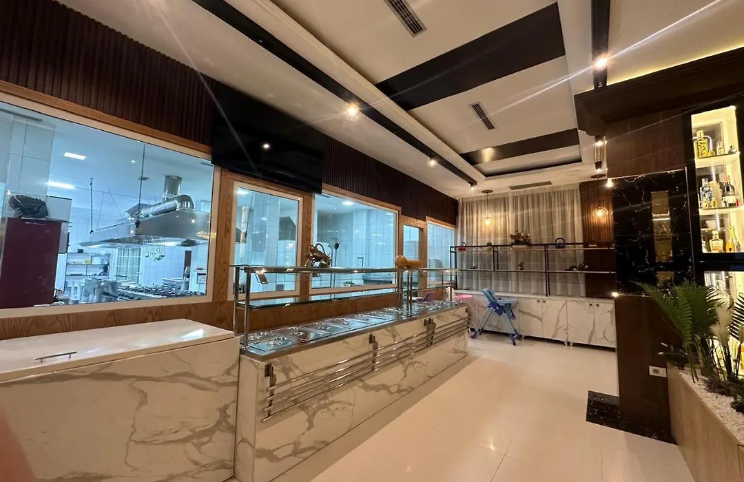 Ujvara Hotel-1