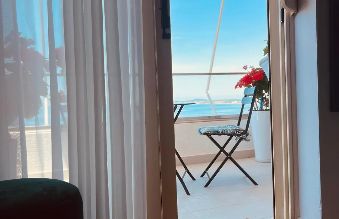 Sunny Breeze Apartment-1