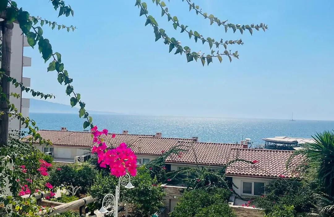 Sea Breeze Apartment Bougainville Bay-1