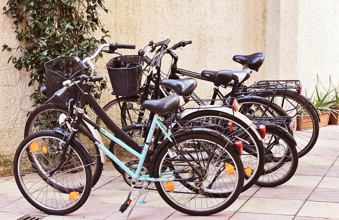 All Seasons Apartments - Free Parking & City Center-1