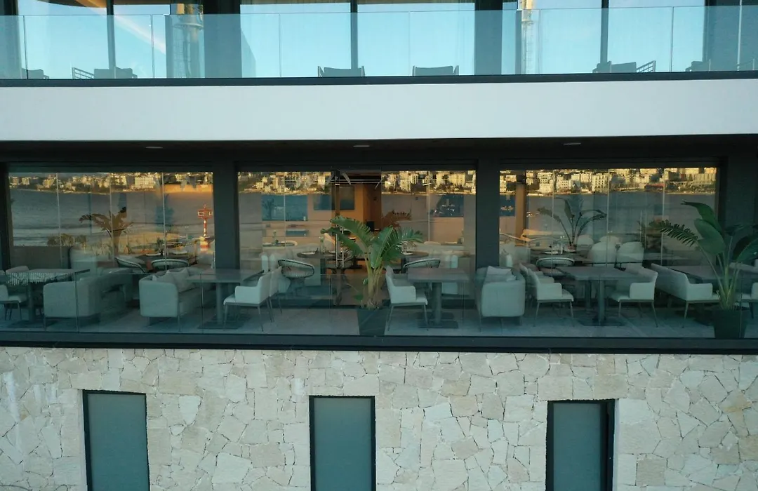 Yacht Premium Hotel-1