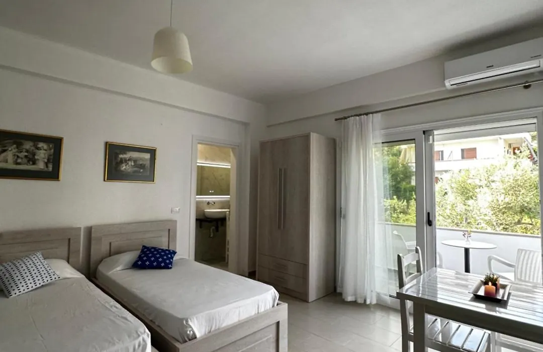Marianna'S Apartment-1
