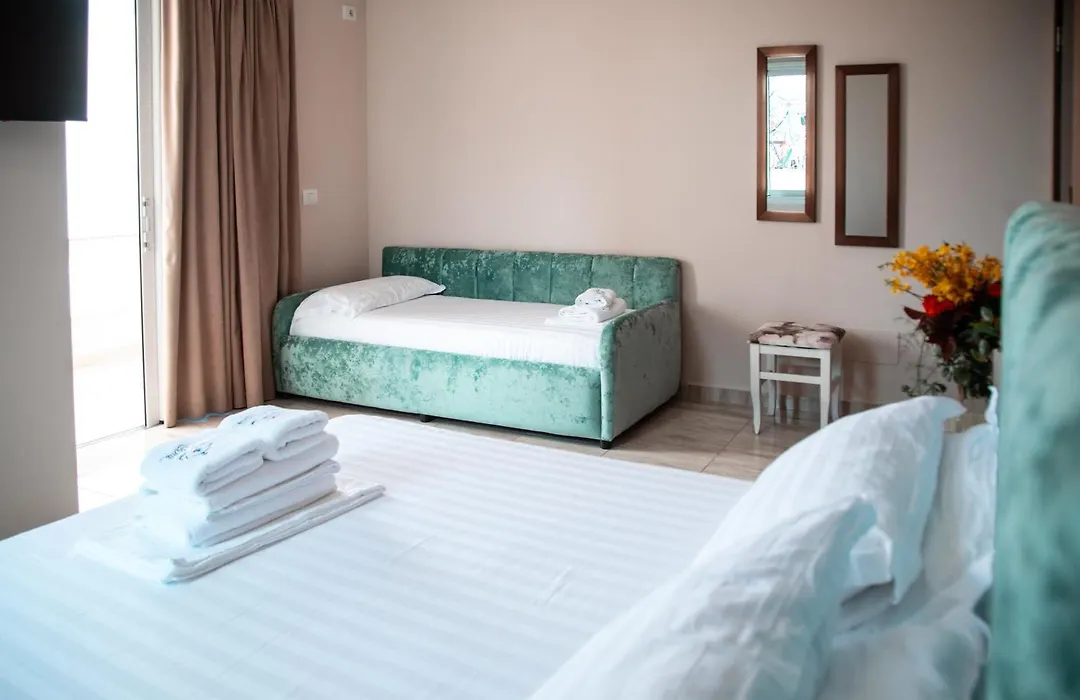 Vila E Bardhe Butique Hotel-1