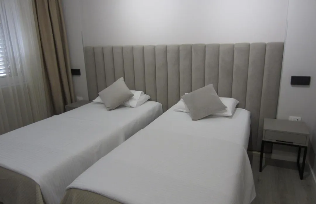 Freddy'S Hotel-1
