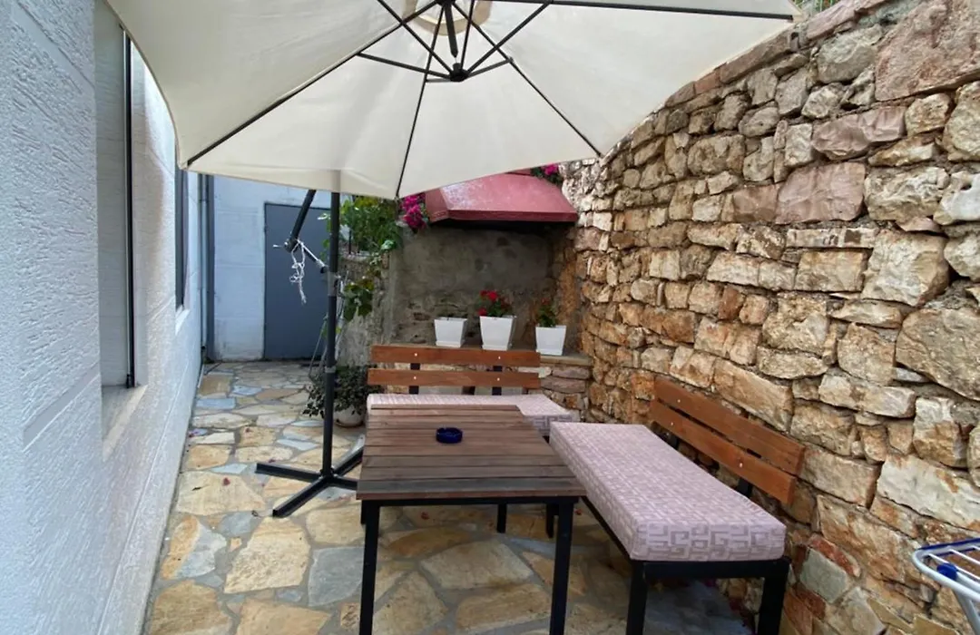 Seana Villa-1