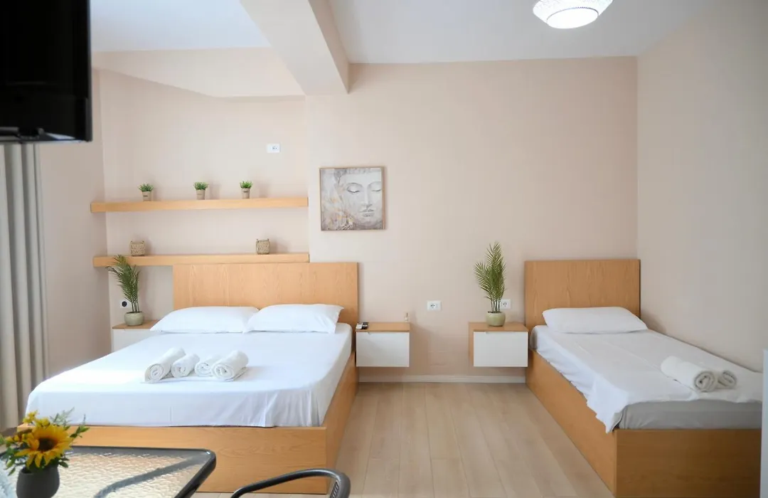 Luxury Studios - Steps From The Beach-1