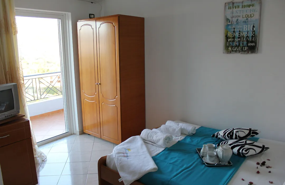 Hotel Holiday-1