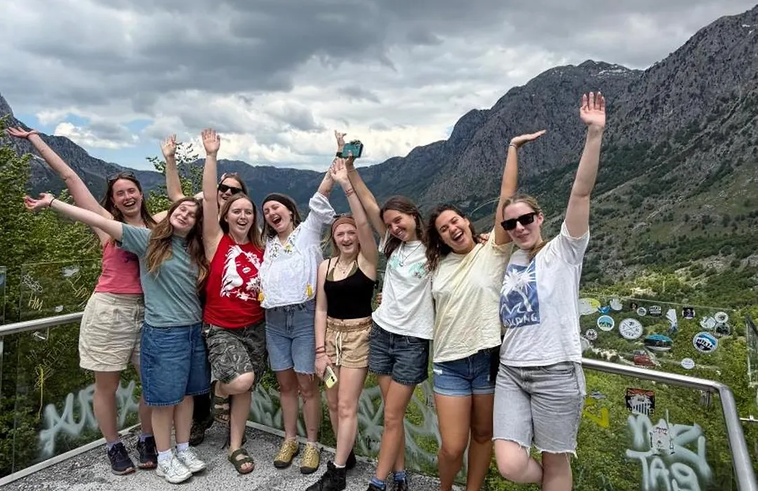 The Hood Hostel & Day Tours-1