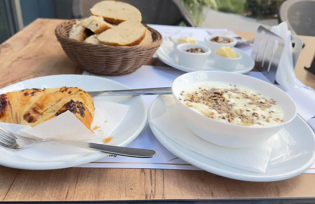 Pin Apartments - 3 Min To Skanderbeg-1
