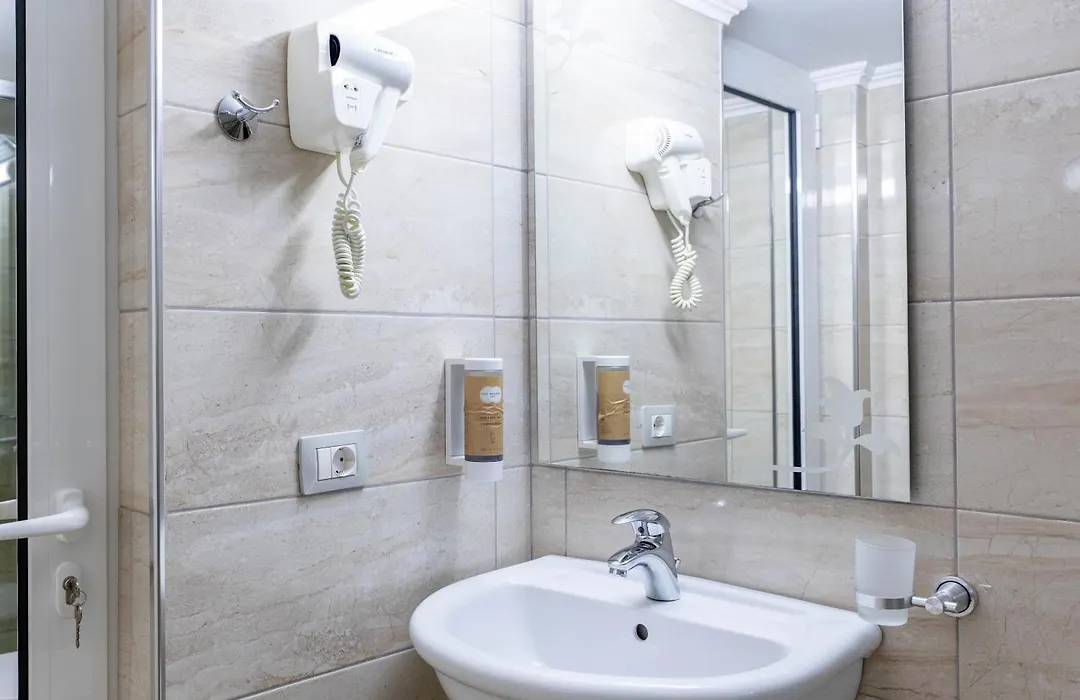 Crown Deluxe Apartments-1