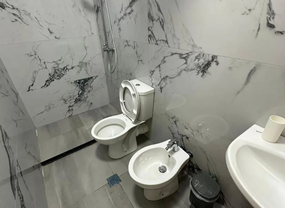 Eme Apartments - Kompleksi Lura 2 Gjiri I Lalzit-1