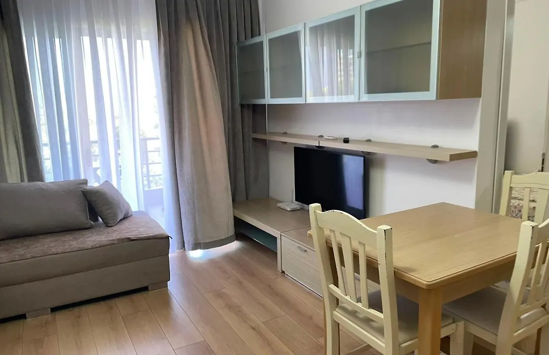 Leo Apartament-1