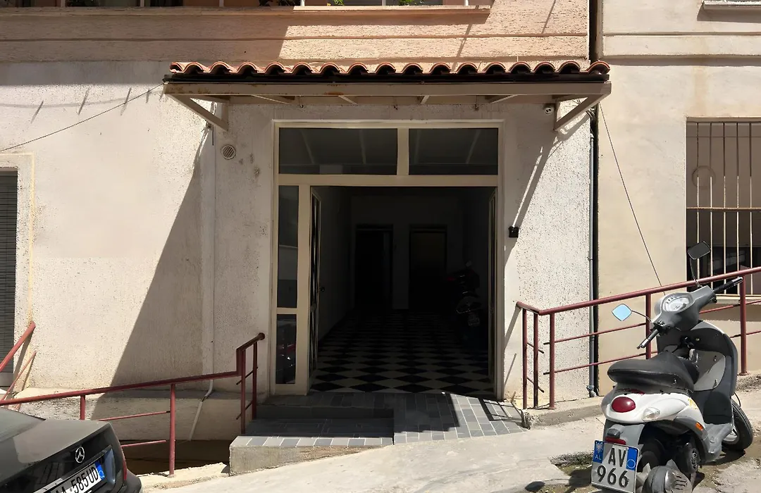 Teo'S Deluxe Studios-1
