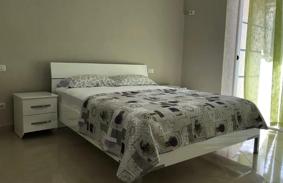 Mali I Robit Beachfront Apartment-1