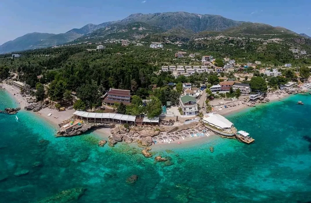 Guesthouse Riviera "Xh&M" Dhermi-1