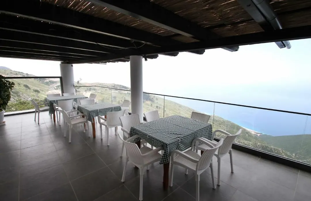 Hotel Keshtjella Llogara-1
