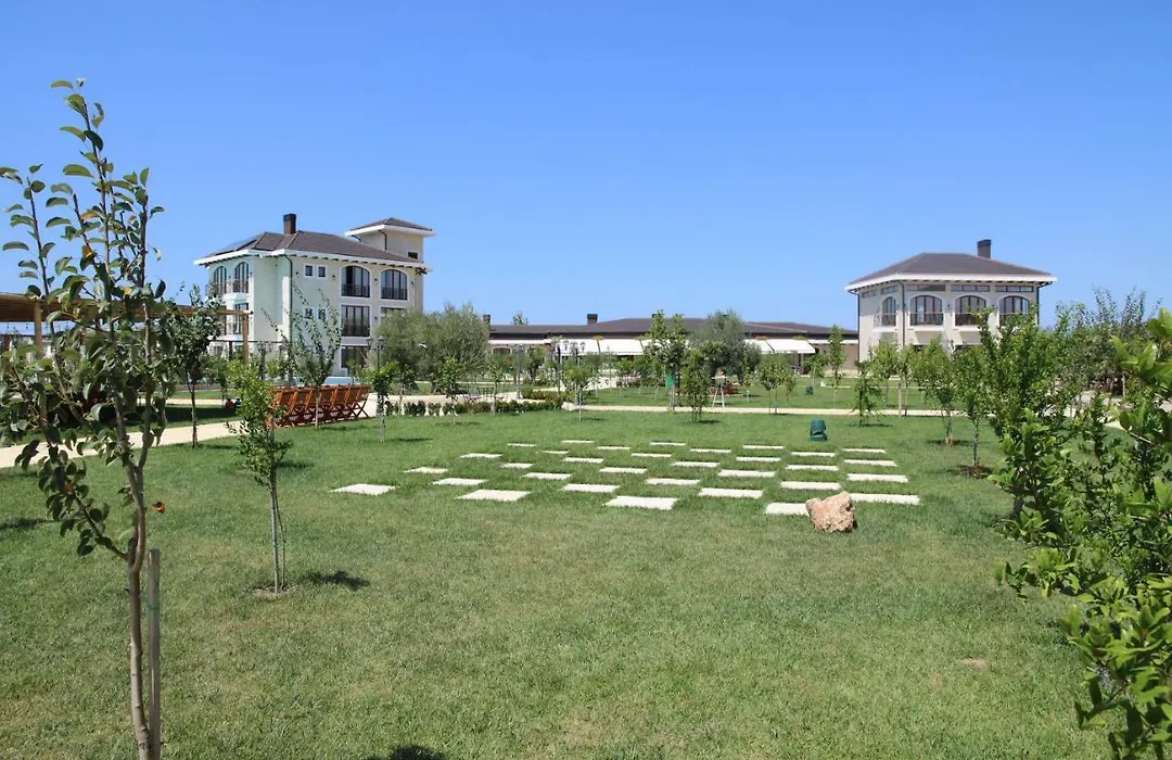 Vinea Resort-1