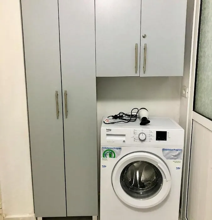Superb Studio Apartment Near To The City Center-1