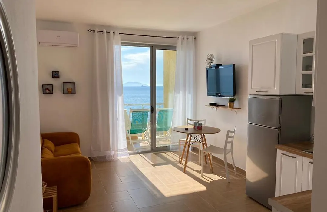 Modern Apartment In Lungomare, Vlore-1