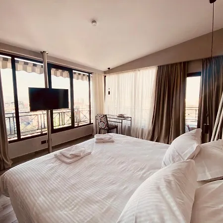 Deluxe Room 01-3