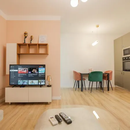 Miku Apartment-Spectacular 1Bd At Komuna E Parisit-3