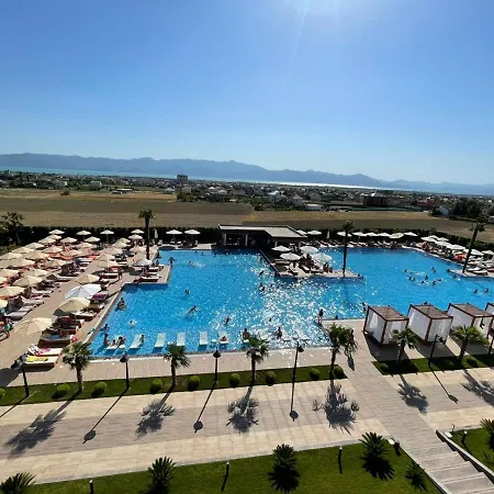 Deluxe Resort And Spa-3