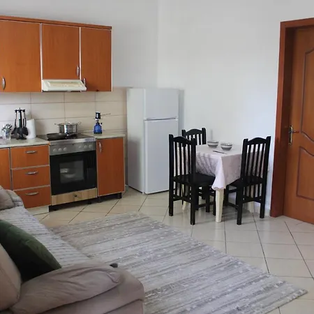Bledi'S Cozy Apartment 2 In New Blvd-3