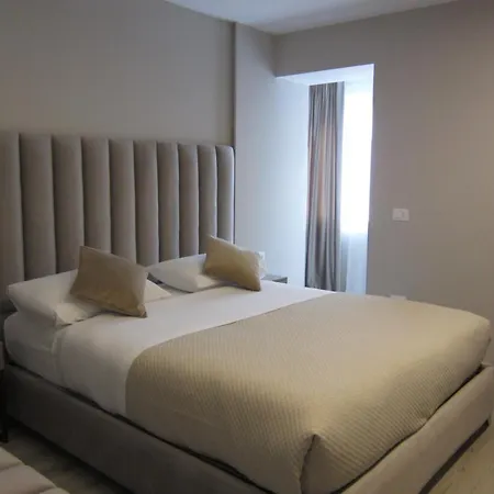 Freddy'S Hotel-2