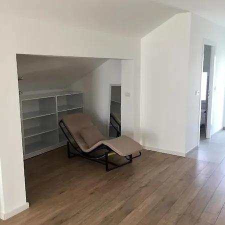 Amberyellowbnb-2
