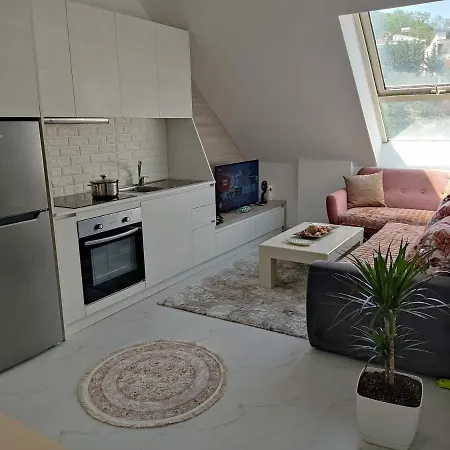 Cozy Apartment Near Bunkart-3