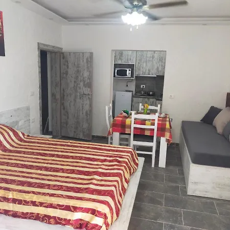 Rainbow House Apartment Saranda-2