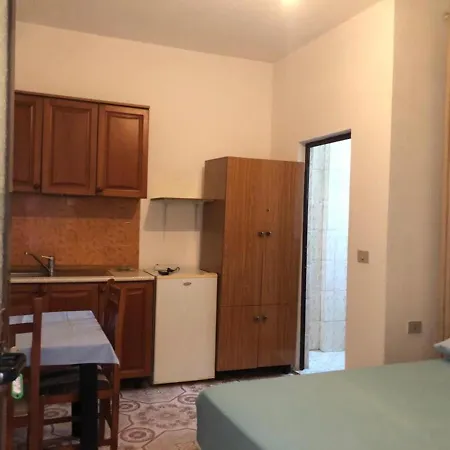 Vila Osmenaj Rent Room Or Apartment-2