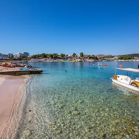 Hotel New Crystal With Private Beach-2
