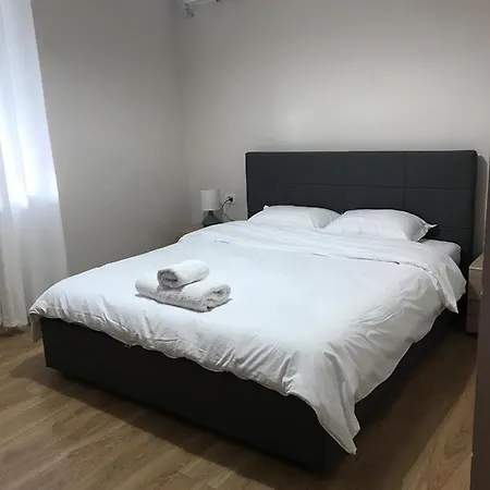 Megi'S Modern Apartment-2