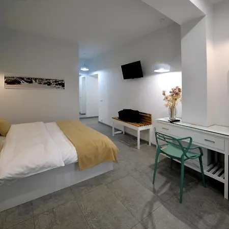 Konak Rooms L Skanderbeg Square-3