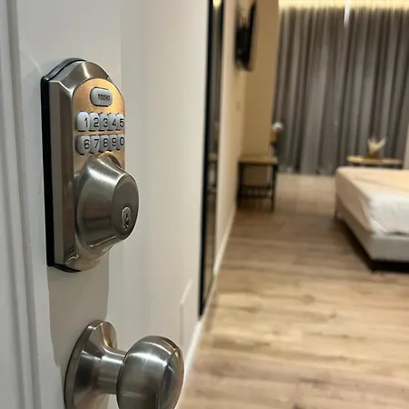 Enzo Rooms -Central Blloku-3