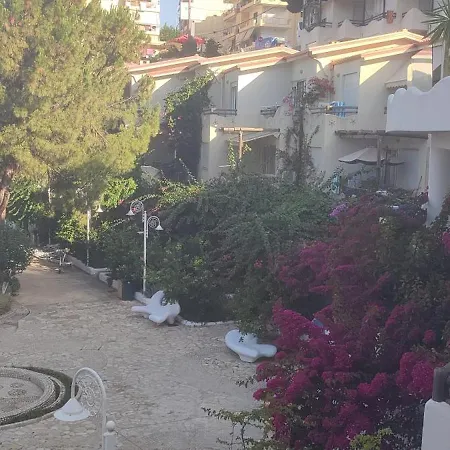 Sea Breeze Apartment Bougainville Bay-3