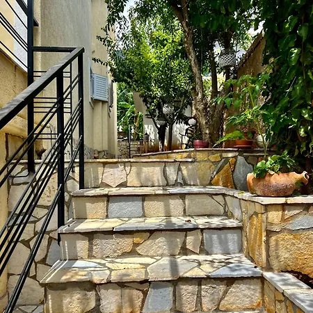 J&B Rooms Dhermi-3