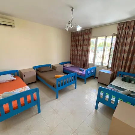 The Hood Hostel & Day Tours-2