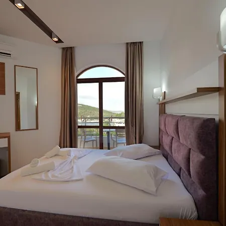Hotel Meta Ksamil-3