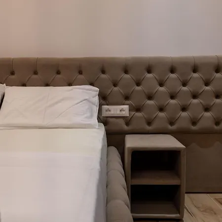 Rest Hour Hotel-2